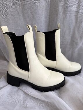 Qupid White & Black Faux Leather Lug Sole Booties | Size 7 | Chunky Block Heel P